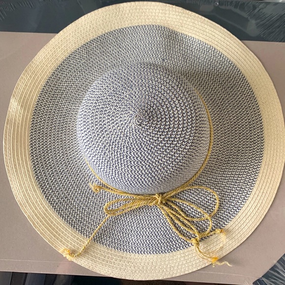 Wide Rim Women’s Sun Hat - Picture 1 of 3